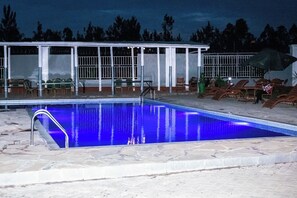 حمّام سباحة خارجي