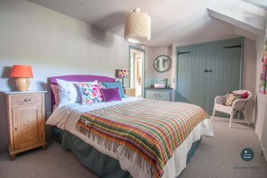 3 bedrooms, iron/ironing board, Internet, bed sheets - Bay Tree Cottage - Three Bedroom Cottage, Sleeps 5 (Burton Bradstock)