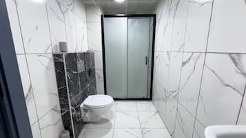 Comfort Suite, Balcony, City View | Bathroom