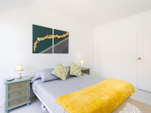 1 habitación, tabla de planchar con plancha, internet y ropa de cama 
