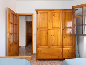 4 chambres, fer et planche à repasser, accès Internet, draps fournis