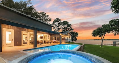 NEW listing Luxury Lakefront 4.2 Acre Pool,Golf, Poker Room,Hot Tub,Boat,2house