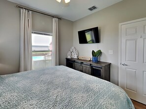 2 bedrooms, iron/ironing board, travel cot, Internet - Inn at Turtle Cove | Bay Views (Rockport)