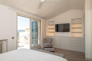 4 bedrooms, iron/ironing board, WiFi