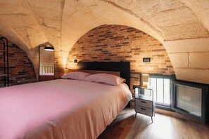1 bedroom, in-room safe, free WiFi, bed sheets