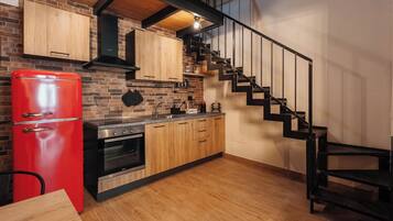 Frigorifero, forno, piano cottura, macchina per tè/caffè