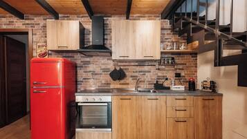 Frigorifero, forno, piano cottura, macchina per tè/caffè