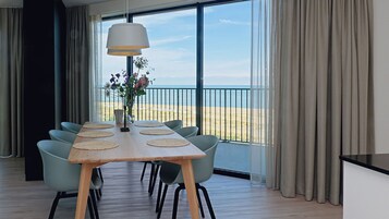 Apartment (Pharos Sea Breeze Panorama) | Dining