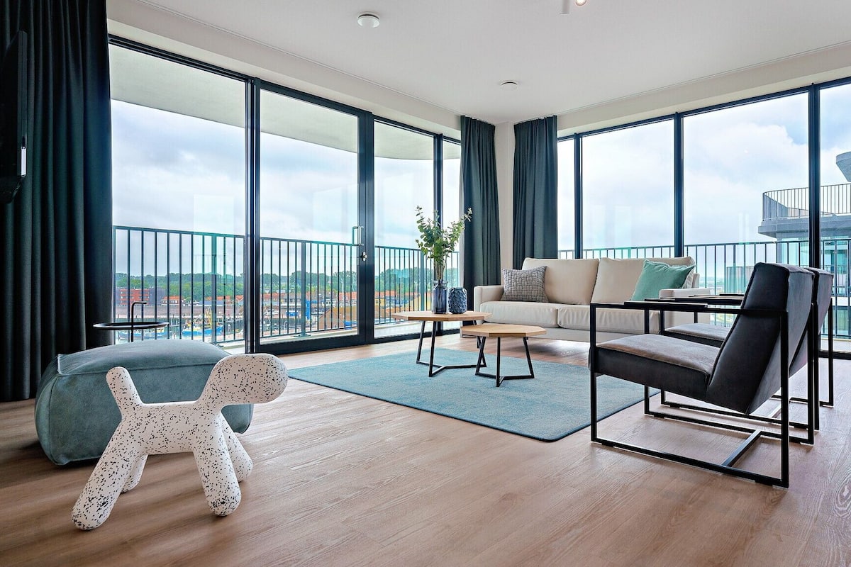 Apartment (Pharos Sea Pearl Panorama) | Living room | TV