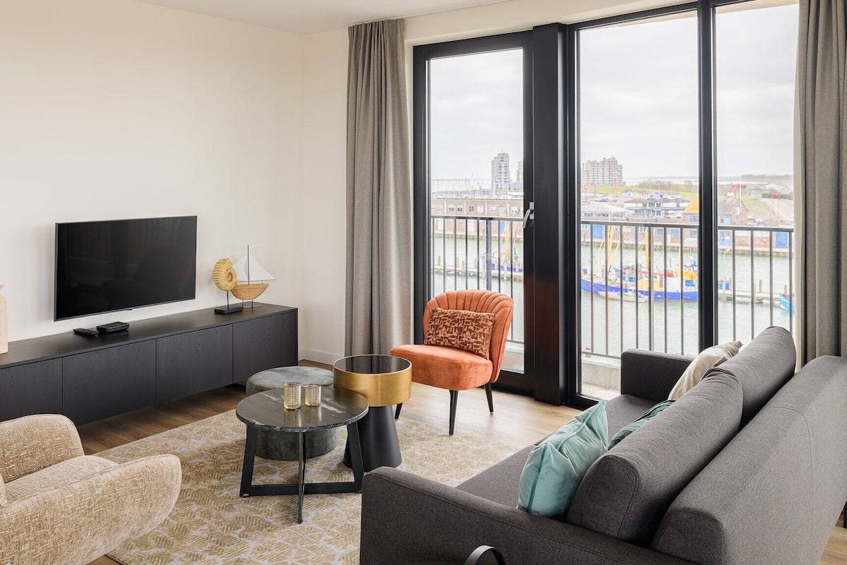 Apartment (Mistral Portside) | Living room | TV