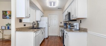 Monkey Island Getaway - Cozy 2BR Condo w/ Pool & Lake access