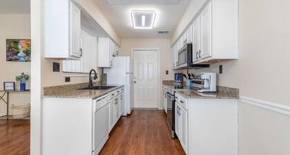 Monkey Island Getaway - Cozy 2BR Condo w/ Pool & Lake access