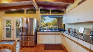 Fridge, microwave, dishwasher, coffee/tea maker