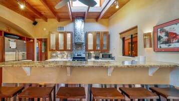 冰箱、微波炉、烤箱、炉灶