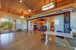 Lobby - Unique Home / 3 BR 1 BA / Peaceful Property / Yoga (Tucson)