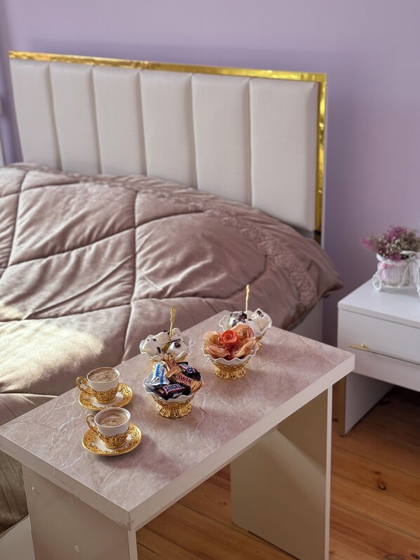 Phòng đôi phong cách cổ điển, quang cảnh vườn | Khu vực ăn uống tại phòng