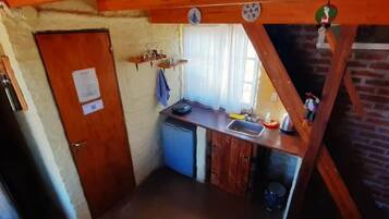 Cabin, Balcony, Mountain View | Private kitchen | Stovetop, electric kettle, cookware/dishes/utensils, cleaning supplies
