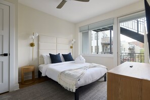 3 bedrooms, desk, iron/ironing board, WiFi - Hoboken Loft Hideaway - walk to PATH (Hoboken)