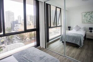 2 bedrooms, desk, WiFi