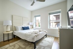 2 dormitorios, escritorio, tabla de planchar con plancha y wifi