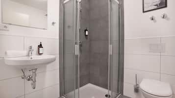 Deluxe Apartment, 1 Bedroom | Bathroom | Shower, hair dryer, towels, soap