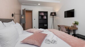 4 chambres, fer et planche à repasser, Wi-Fi, draps fournis