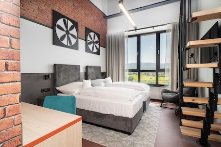 Caja de seguridad en la habitación y escritorio