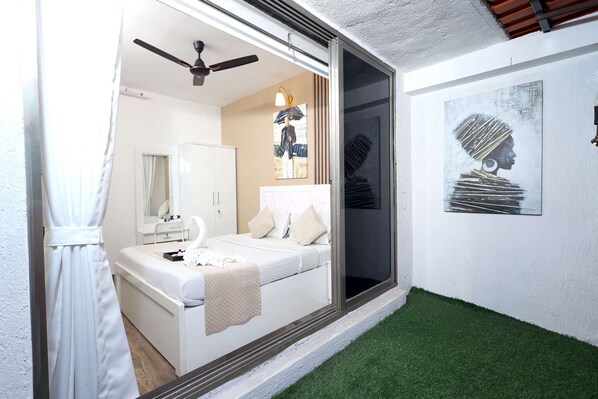 1 bedroom, desk, iron/ironing board, WiFi