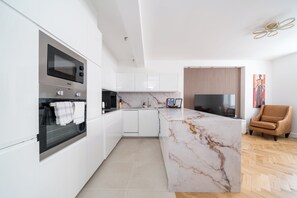 럭셔리 아파트, 시내 전망 | 전용 주방 | 커피/티 메이커, 전기 주전자