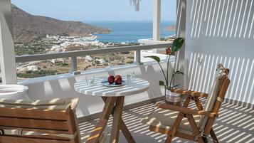 Superior suite, 2 slaapkamers, bubbelbad, uitzicht op zee | Terras