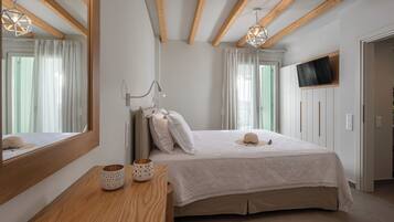 Superior suite, terras | Luxe beddengoed, donsdekens, pillowtop-bedden, een kluis op de kamer