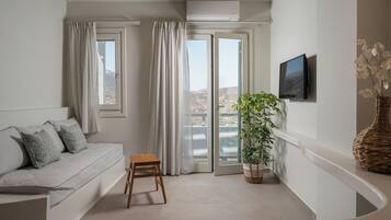 Superior Suite, 2 Bedrooms, Jetted Tub, Sea View | Living area
