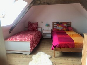 3 bedrooms, desk, iron/ironing board, WiFi