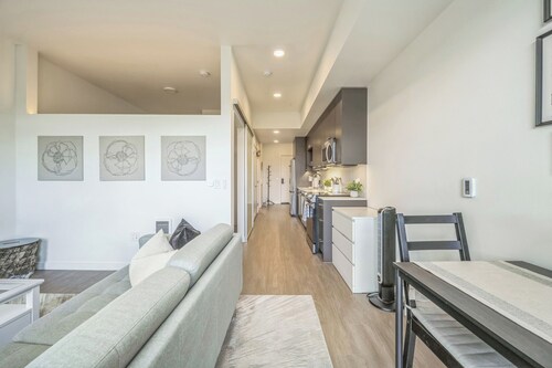 Top Floor Apt -minutes walk to Downtown Redmond/Marymoor in the heart of Redmond