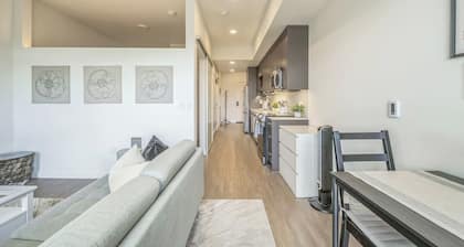 Top Floor Apt -minutes walk to Downtown Redmond/Marymoor in the heart of Redmond