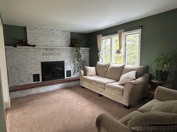 Living area - Rangeley Golf Course House, Lake Access, Close to downtown (Rangeley)