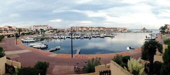 Modern air-conditioned apartment with splendid marina view