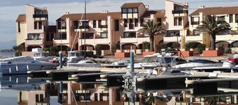 Modern air-conditioned apartment with splendid marina view