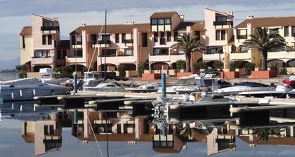 Modern air-conditioned apartment with splendid marina view