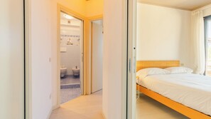 2 bedrooms, iron/ironing board, free WiFi