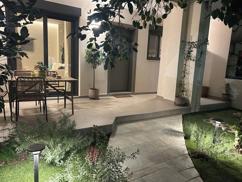 The One With The Lemon Tree - 15' walk to the beach