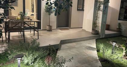 The One With The Lemon Tree - 15' walk to the beach