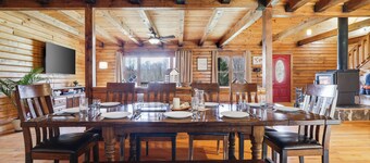 Secluded & Tranquil Retreat for 14 in the Poconos – Firepit/Games/Stargazing+