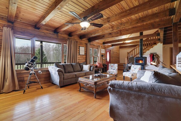 Smart TV, fireplace