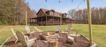 Secluded & Tranquil Retreat for 14 in the Poconos – Firepit/Games/Stargazing+