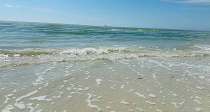 Sunshine, Sunsets and Sand - Just 3 minutes away!