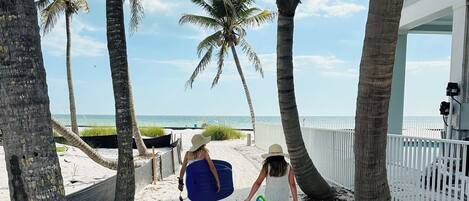 Chaises longues, serviettes de plage