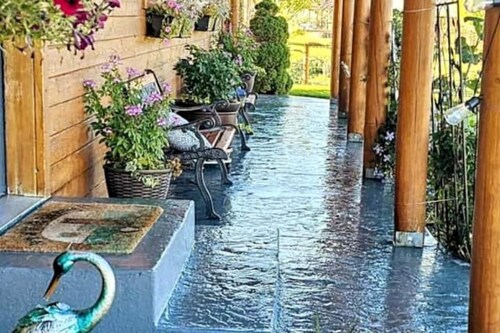 Enjoy the tranquility of the Pahsimeroi Valley. A charming 3-2, wifi, full kith.