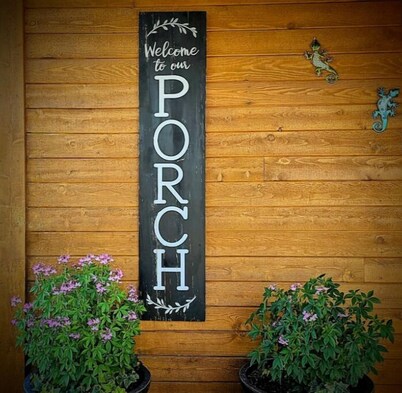 Enjoy the serenity of the Pahsimeroi in a Charming 3-bed 2-bath cabin. WiFi, AC