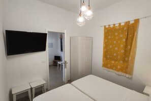 3 chambres, fer et planche à repasser, Wi-Fi, draps fournis